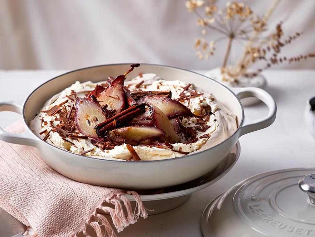 Pavlova al cioccolato e pere