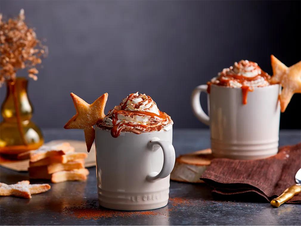 Cioccolata calda e Dulce de Leche con Stelle di pasta frolla